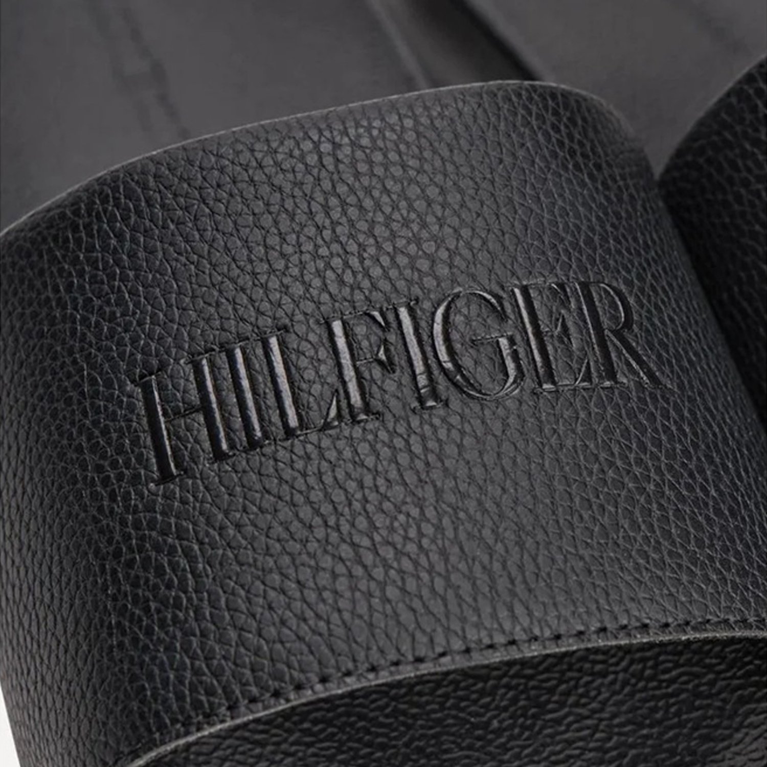 Chinelo Tommy Hilfiger Print Tumble Pool Slide Masculino Preto Chinelo Tommy Hilfiger Print Tumble Pool Slide Masculino Preto