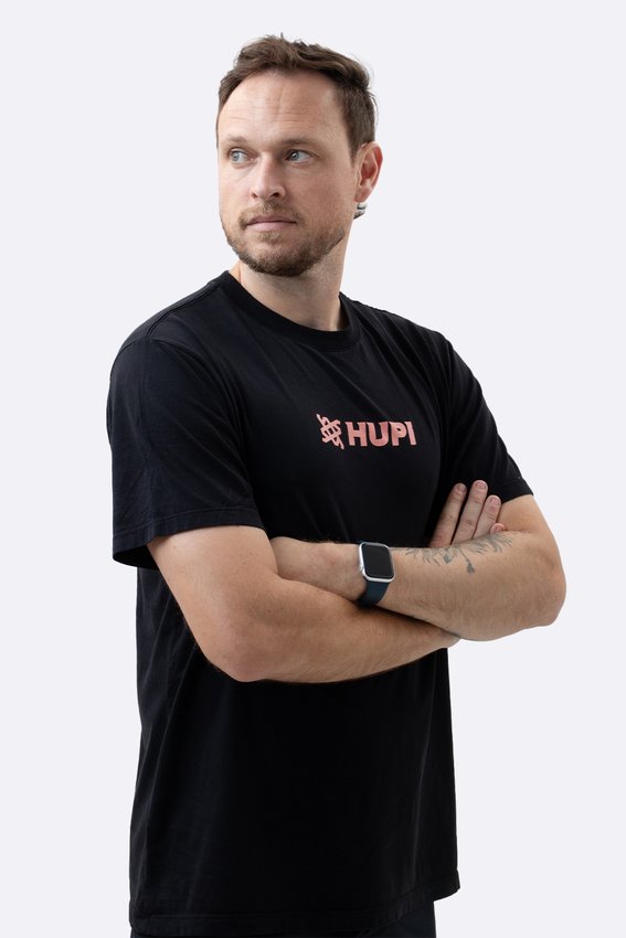Camiseta HUPI Casual Preta HUPI Is On