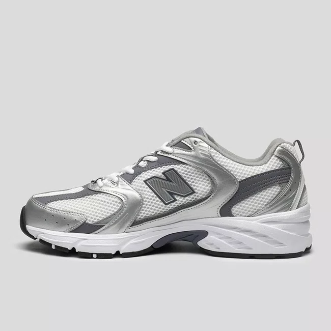 Tênis New Balance 530 Feminino Prata e Grafite