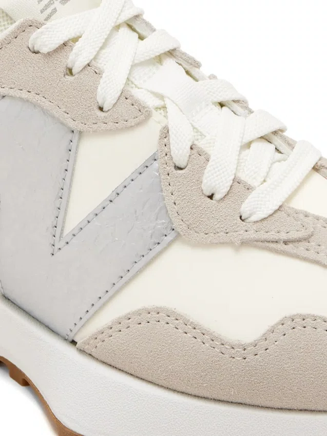 Tênis New Balance 327v1 Feminino Branco Off e Prata