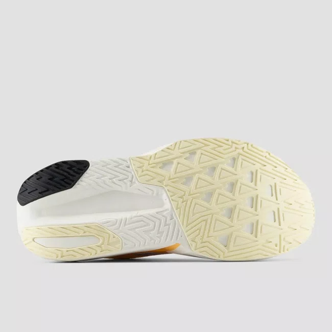 Tênis New Balance FuelCell Rebel v5 Feminino Laranja