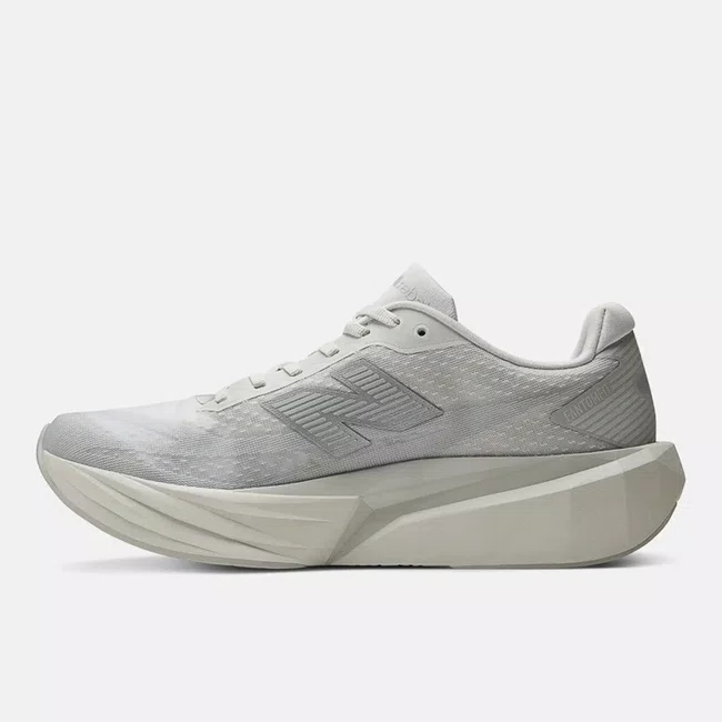 Tênis New Balance FuelCell Rebel v5 Masculino Cinza Claro