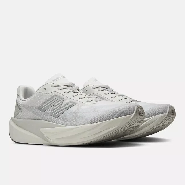 Tênis New Balance FuelCell Rebel v5 Masculino Cinza Claro