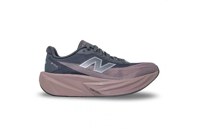 Tênis New Balance FuelCell Rebel v5 Feminino Grafite e Rose Velho
