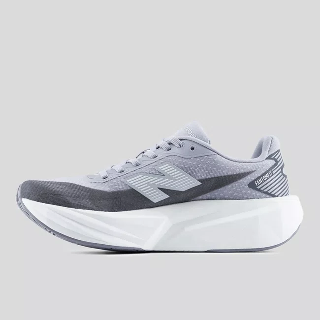 Tênis New Balance FuelCell Rebel v5 Feminino Lilás Acinzentado e Grafite