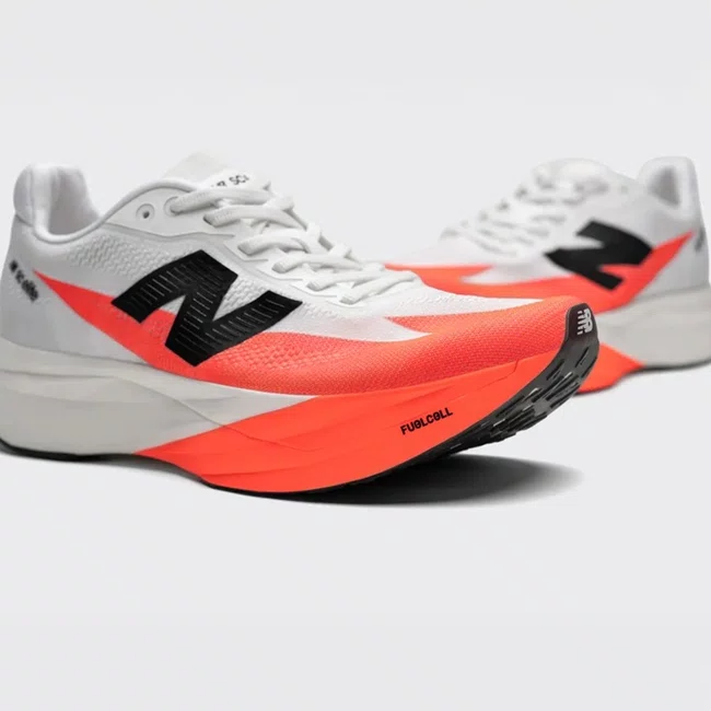 Tênis New Balance FuelCell SuperComp Elite v5 Feminino Branco/Laranja Neon