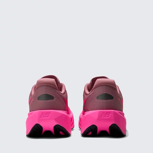 Tênis New Balance FuelCell Rebel v5 Feminino Rosa