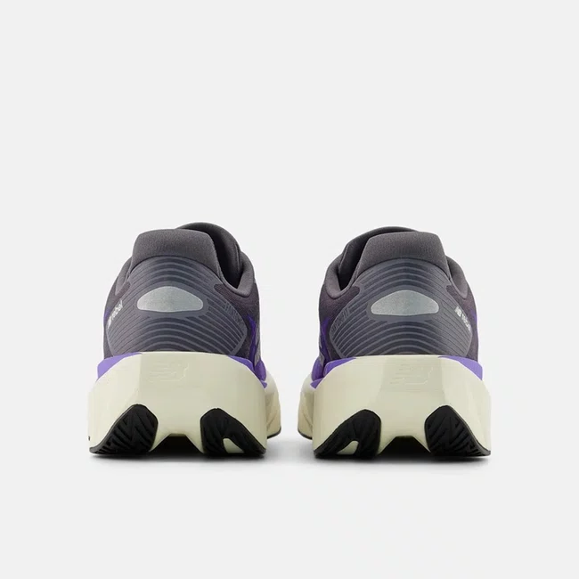 Tênis New Balance FuelCell Rebel v5 Feminino Roxo Claro