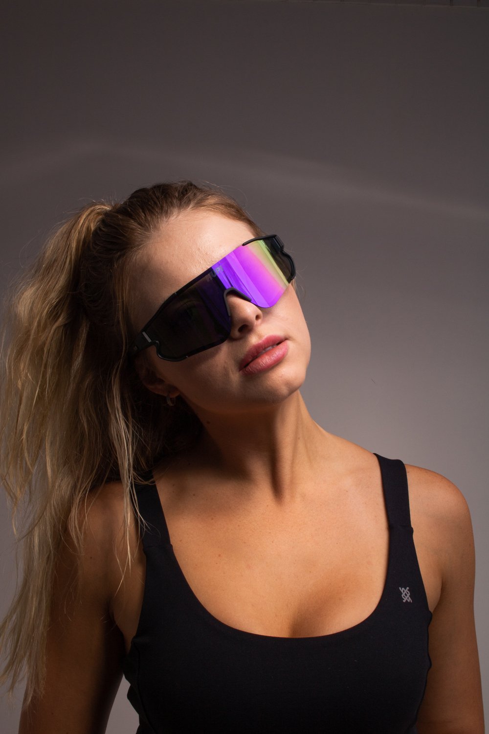 Óculos de Sol HUPI Bornio Preto - Lente Roxo Espelhado Óculos de Sol HUPI Bornio Preto - Lente Roxo Espelhado