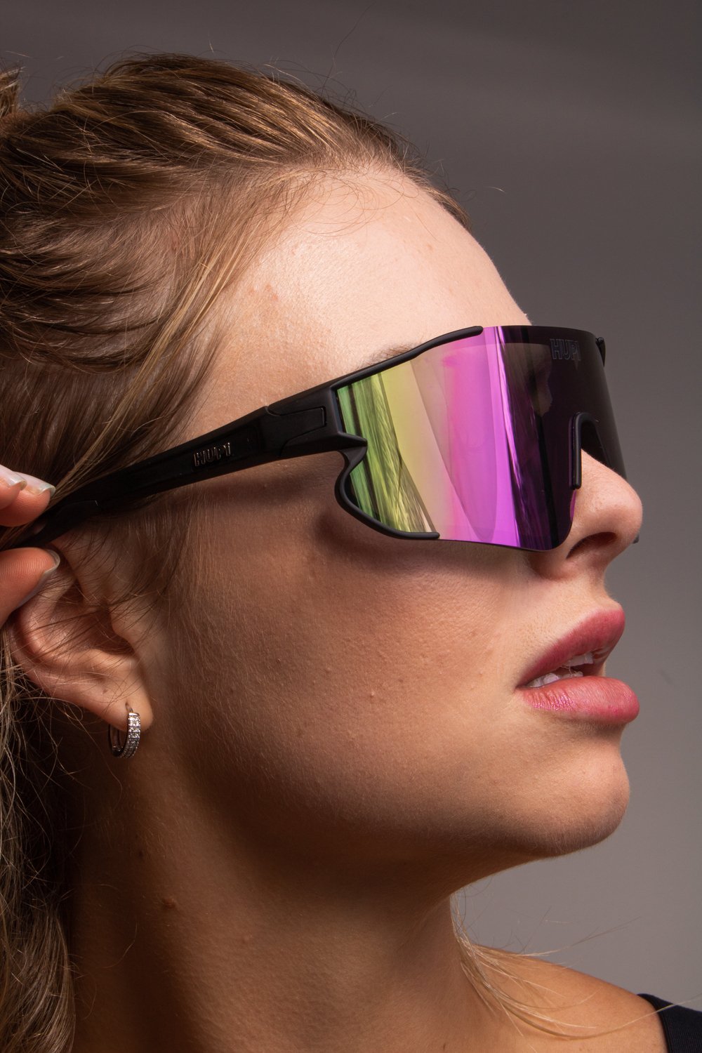 Óculos de Sol HUPI Bornio Preto - Lente Roxo Espelhado Óculos de Sol HUPI Bornio Preto - Lente Roxo Espelhado