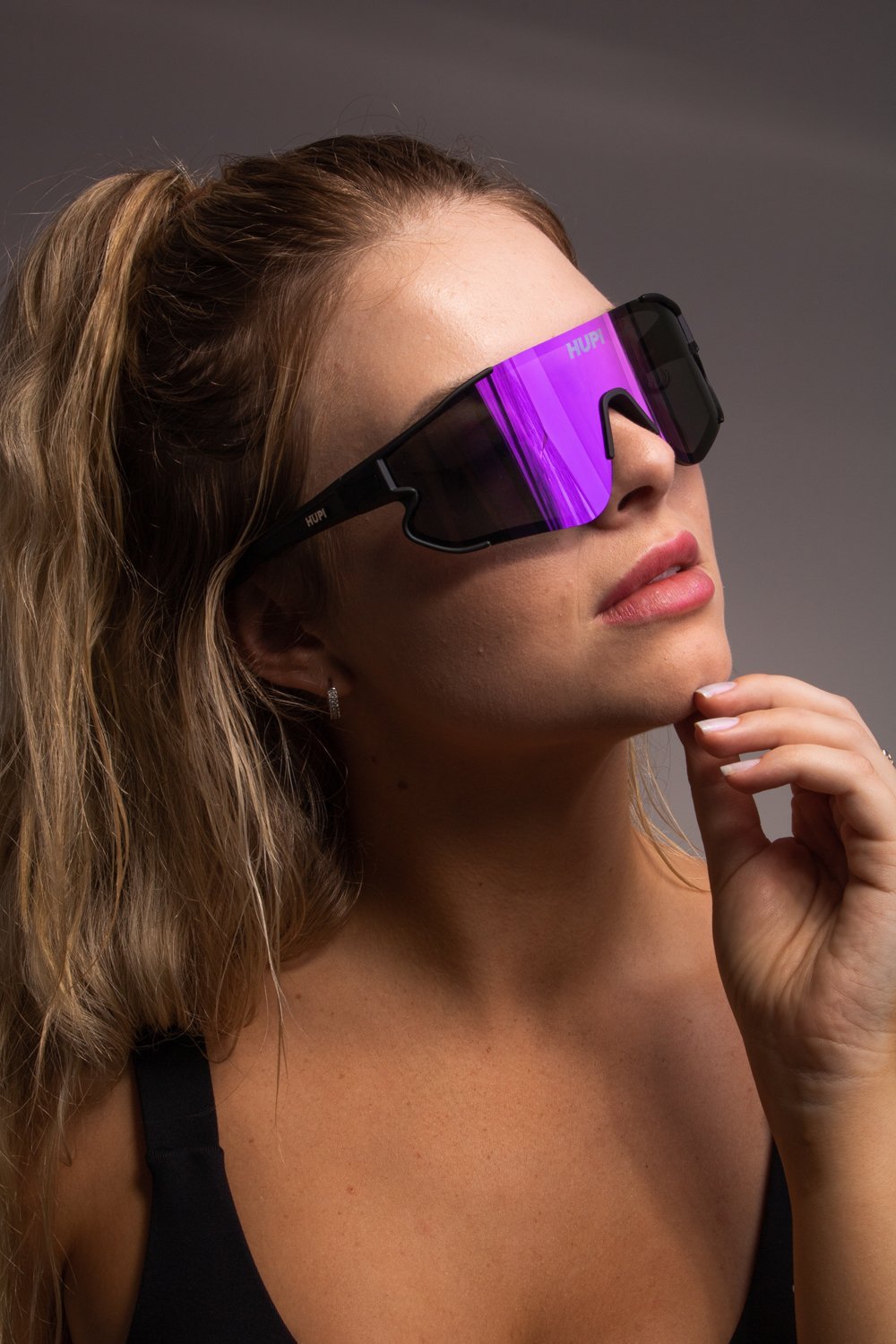 Óculos de Sol HUPI Bornio Preto - Lente Roxo Espelhado Óculos de Sol HUPI Bornio Preto - Lente Roxo Espelhado