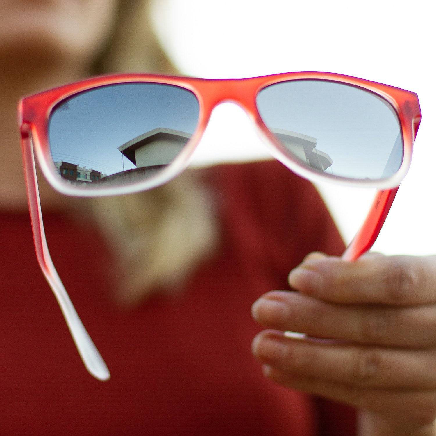 Óculos de Sol HUPI Brile Armação Vermelho/Cristal Lente Preta Espelhada